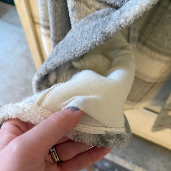 A&F Sherpa Jacket - Picture 3 of 3